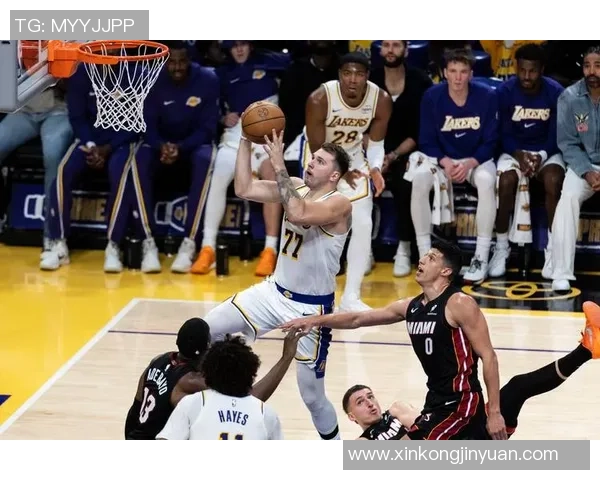 重温经典对决11月19日湖人热火精彩重播回顾 重温经典对决11月19日湖人热火精彩重播回顾